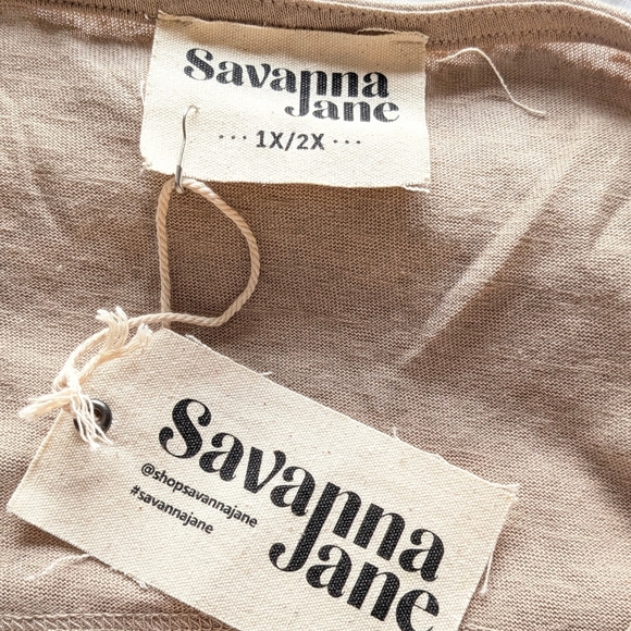 Cozy NWT Savana Jane NWT 1X/2X Boho Hipple Embrordered Floral Top - Picture 5 of 6